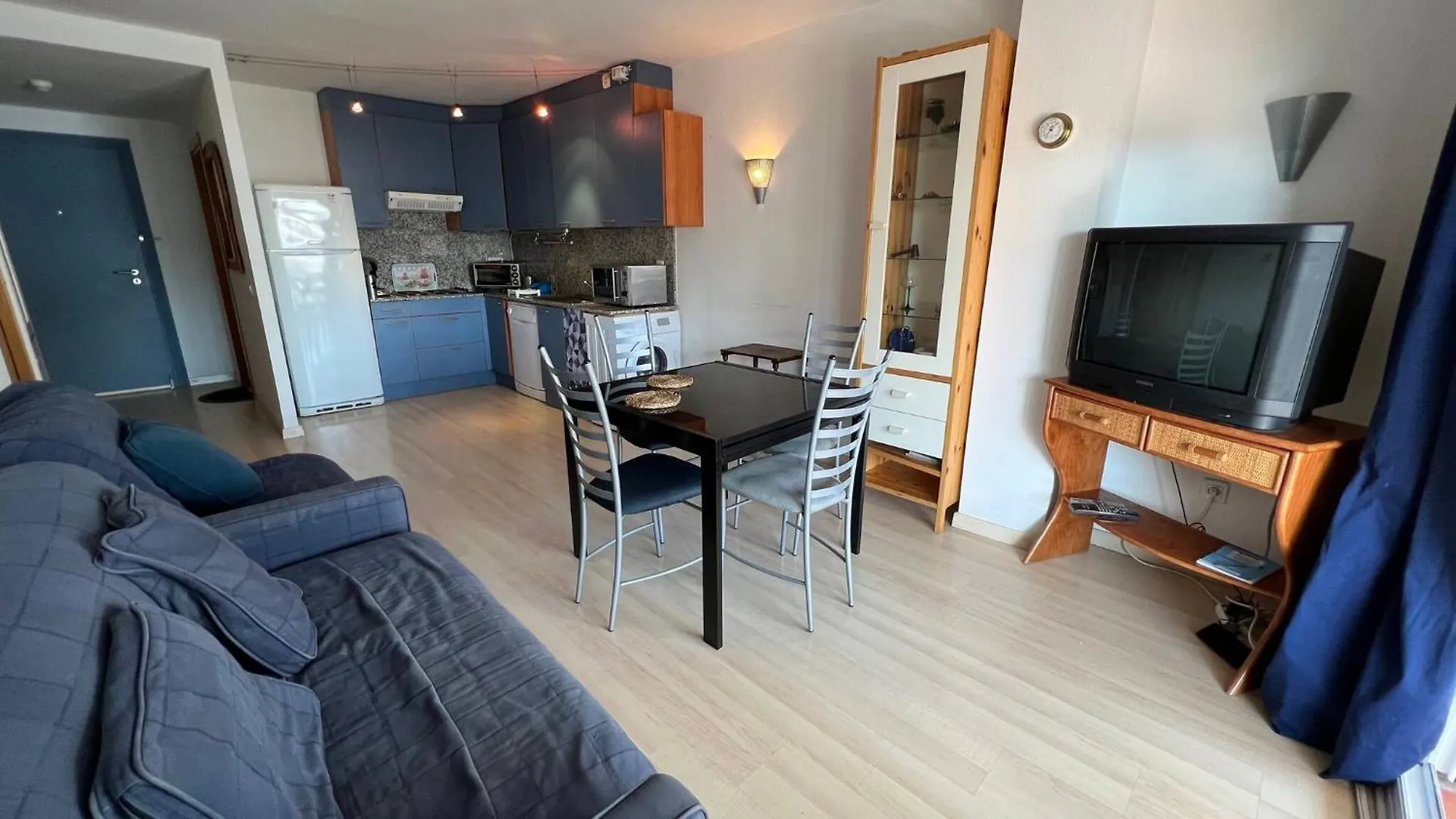 Bonito Piso En Roses Con Piscina Y Parking Appartement